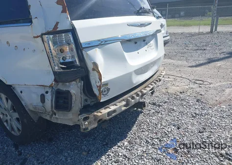 2013 Chrysler Town & Country Touring z USA, uszkodzony, nr VIN 2C4RC1BG0DR815311